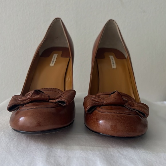 Max Studio All Leather Heels - Picture 5 of 8